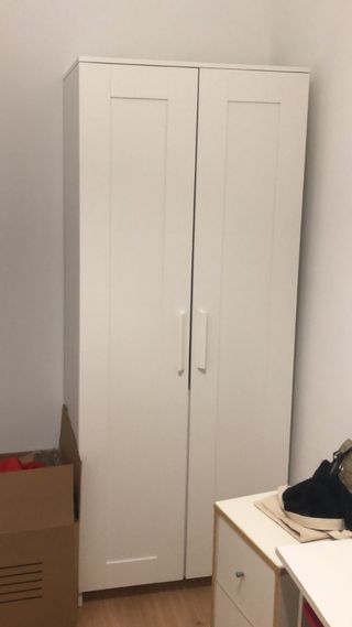 Armadio in legno bianco