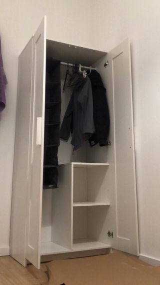 Armadio in legno bianco