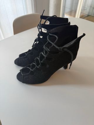 Zapatos de baile Ermes negros sin usar.