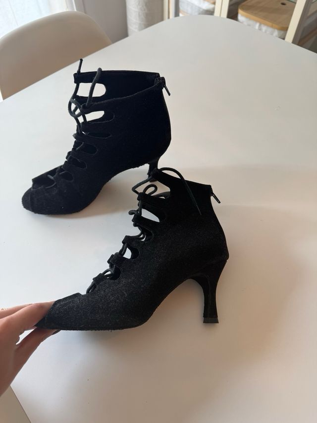 Zapatos de baile Ermes negros sin usar.