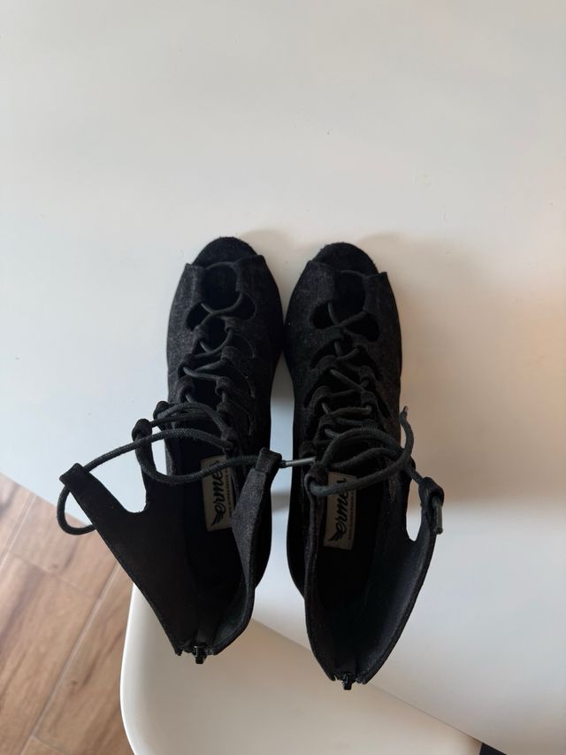 Zapatos de baile Ermes negros sin usar.