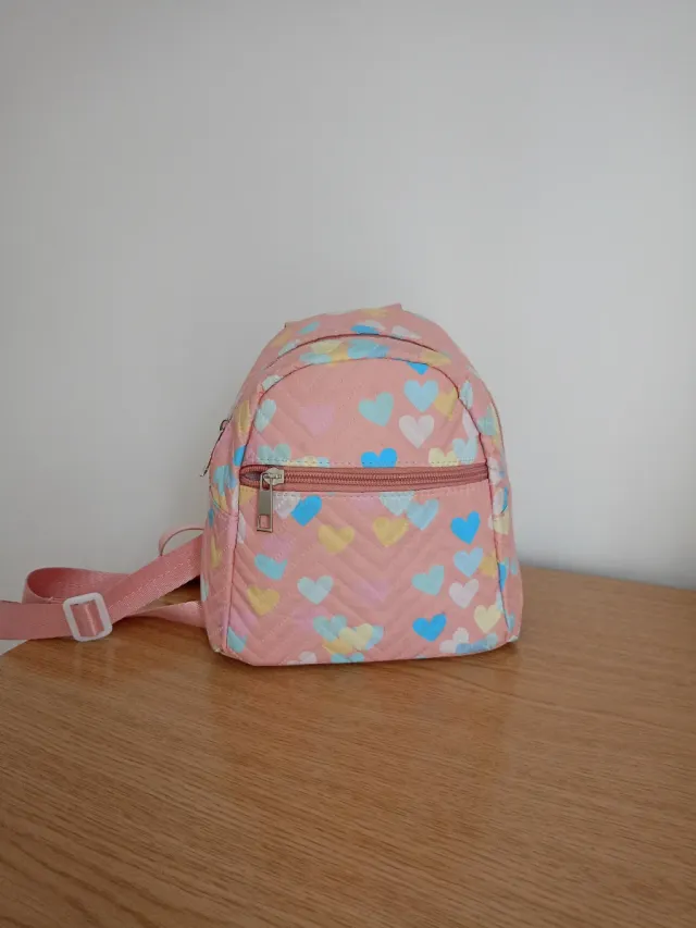 Mochila infantil con corazones