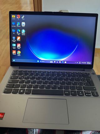 Portátil Lenovo gris espacial