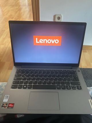 Portátil Lenovo gris espacial