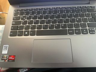 Portátil Lenovo gris espacial