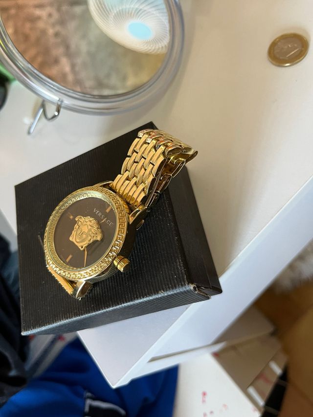 Reloj Versace Dorado y Negro