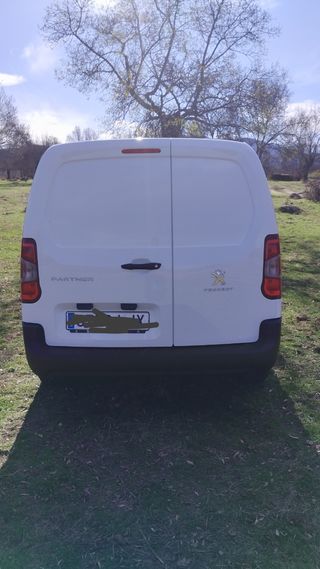 Peugeot Partner 1.5B-HDI. 102 CV. Long 2020.