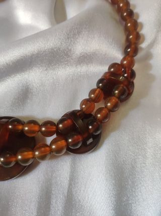 Collana vintage in lucite con decorazioni