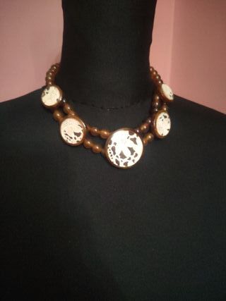 Collana vintage in lucite con decorazioni