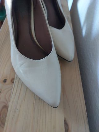 Zapatos de tacón beige
