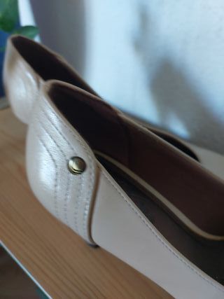 Zapatos de tacón beige