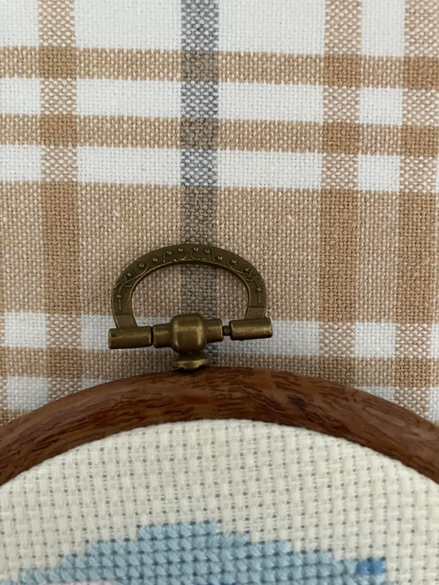 Cuadro bordado a mano punto cruz paisaje