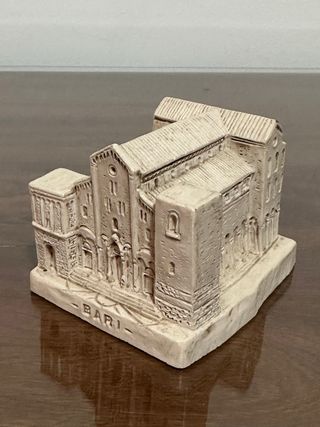 Miniatura souvenir resina Bari