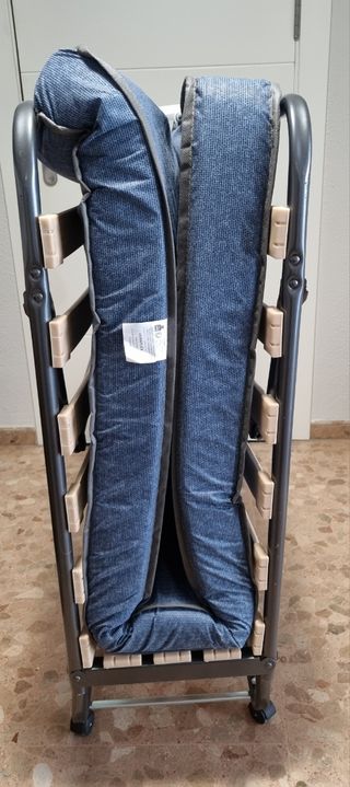 Cama Plegable con ruedas.