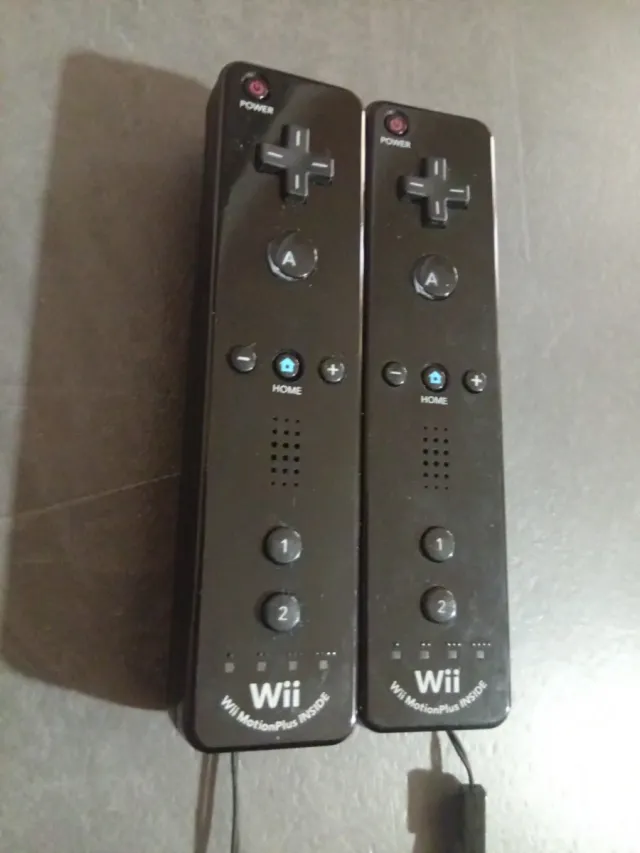 Nintendo Wii Controller + Cover