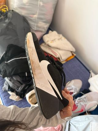 Zapatillas Nike Negras y Blancas