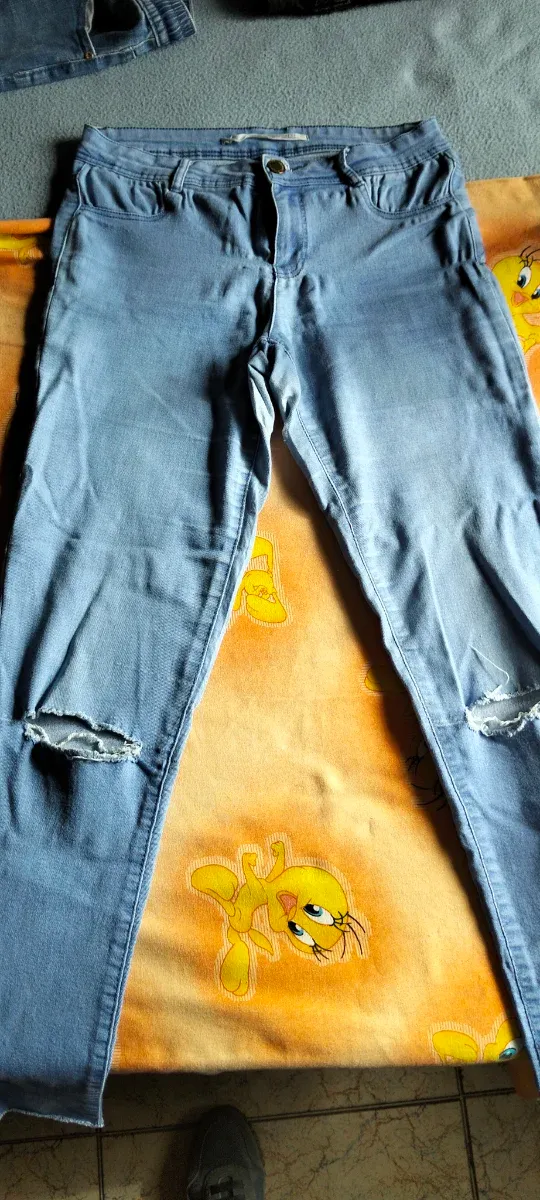 Vaqueros rotos azules