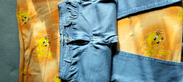 Vaqueros rotos azules