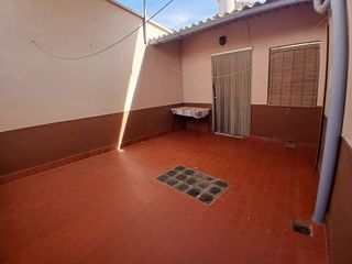 Casa adosada en venta en Valdepeñas