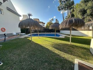 Casa adosada en venta en Puerto Banús en Marbella