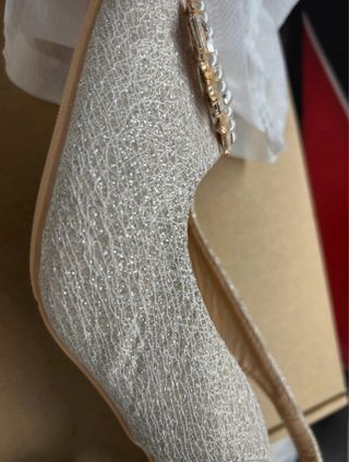 Scarpe champagne con perline e strass