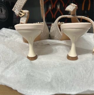 Scarpe champagne con perline e strass