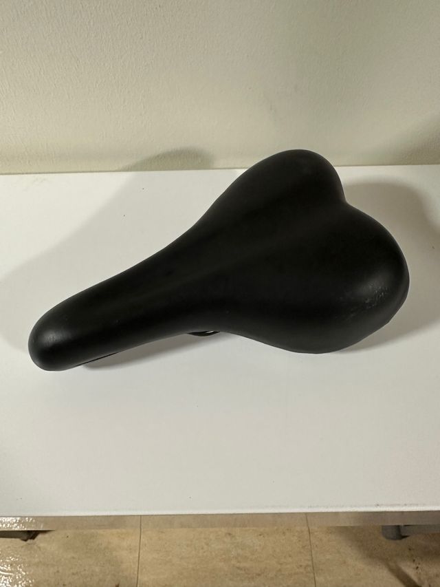 Sillín de bicicleta negro
