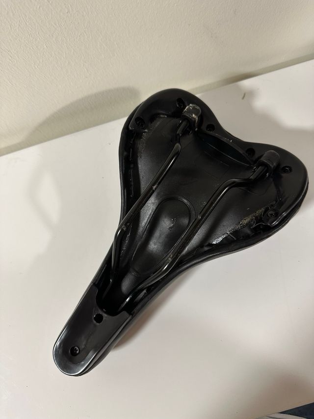 Sillín de bicicleta negro