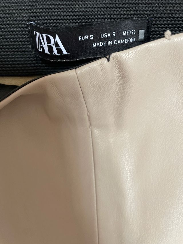 Pantalón efecto piel beige