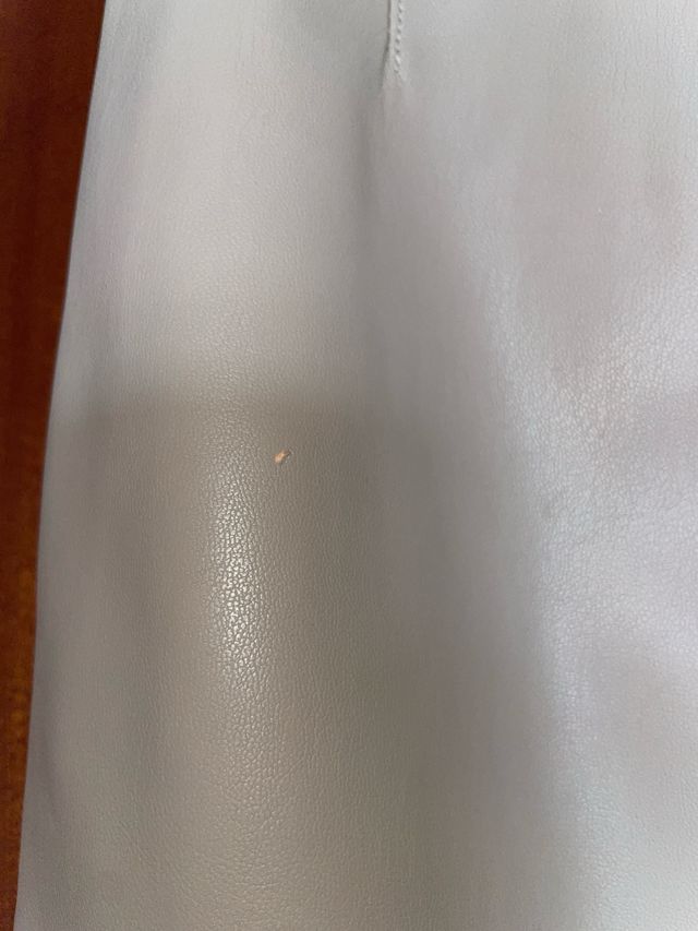 Pantalón efecto piel beige