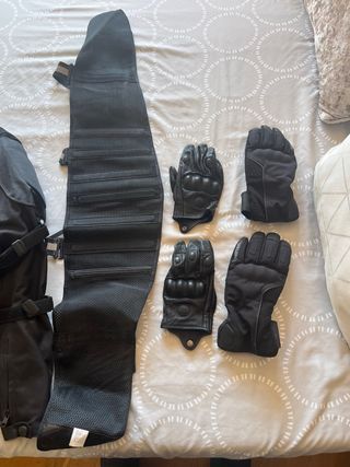 Equipación moto: Chaqueta,guante,riñonera