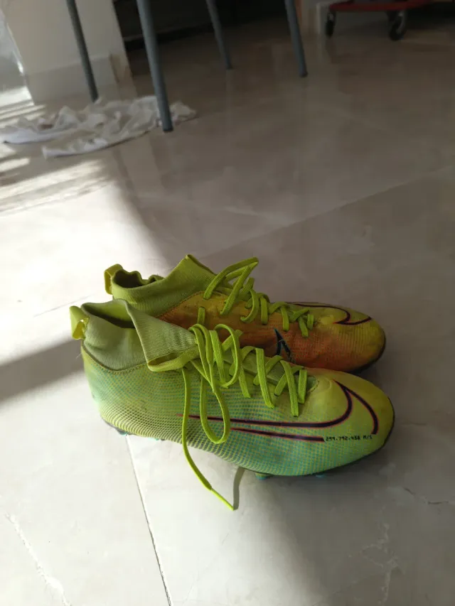 Botas de fútbol Nike talla 36.5