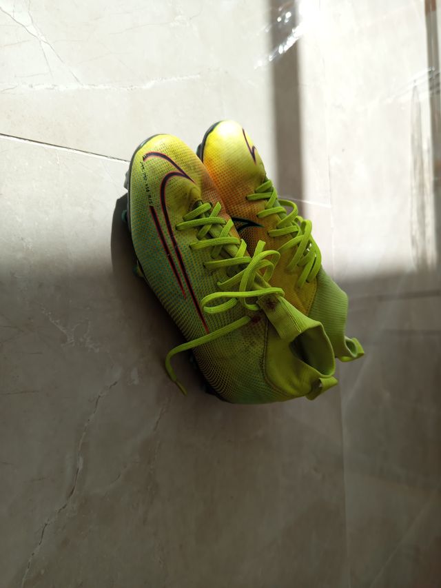 Botas de fútbol Nike talla 36.5