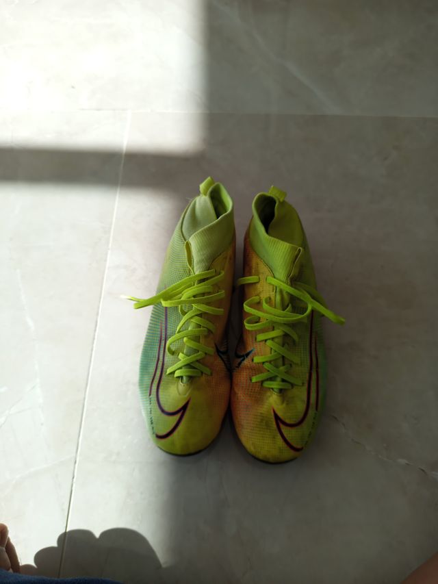 Botas de fútbol Nike talla 36.5