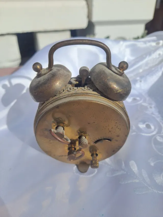 Despertador antiguo Blessing para restaurar