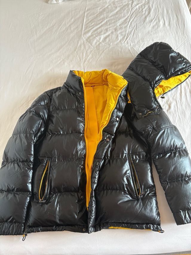 Abrigo Moncler Negro Brillante Interior Amarillo