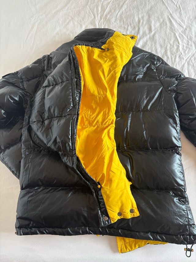 Abrigo Moncler Negro Brillante Interior Amarillo