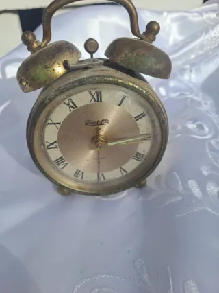 Despertador antiguo Forestville para restaurar