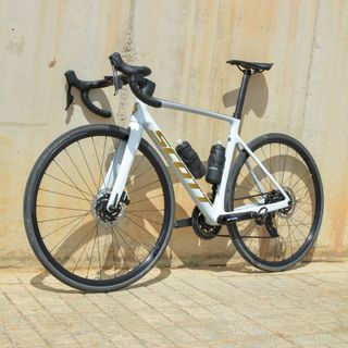 Adhesivo SCOTT - Dorado Mate (Vineticshop)