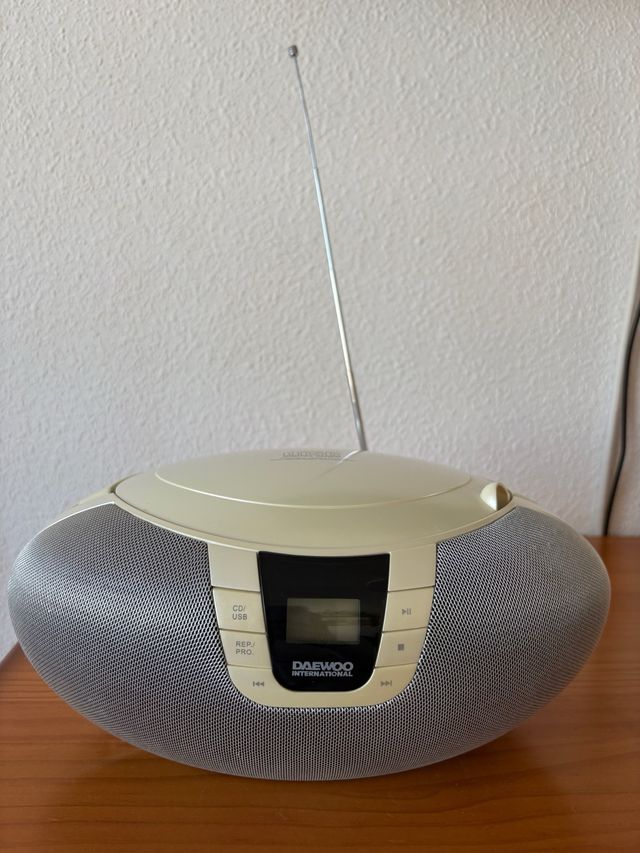 Radio/Reproductor CD Daewoo Beige