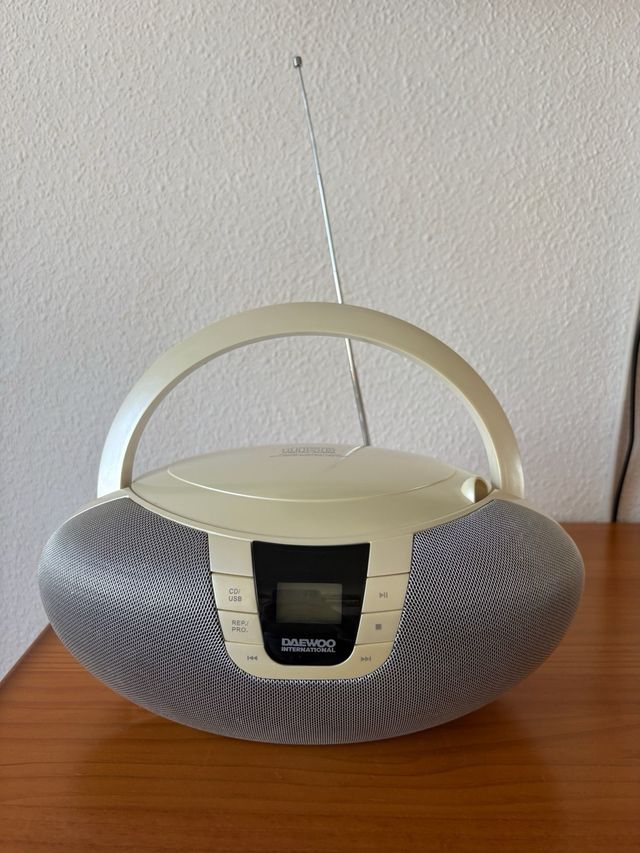 Radio/Reproductor CD Daewoo Beige
