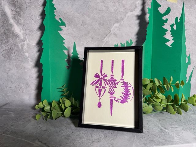 Marco de fotos adornos navideños morados