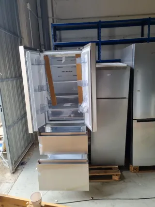 Nevera Hisense Puerta a Puerta