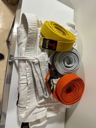 Kimono Karate Tagoya Talla 4 + 3 Cinturones