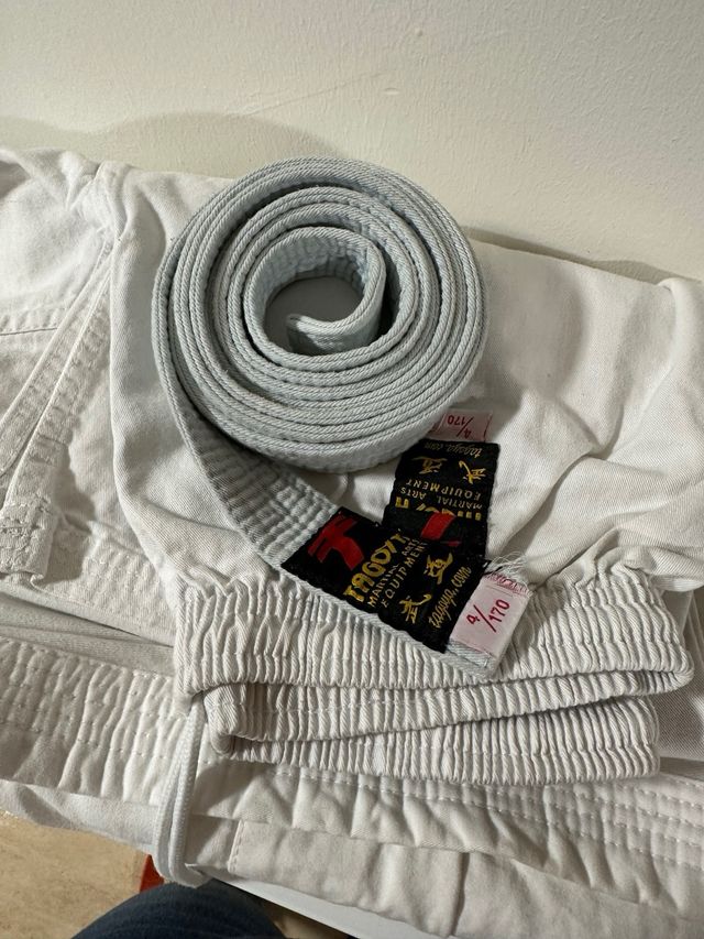 Kimono Karate Tagoya Talla 4 + 3 Cinturones