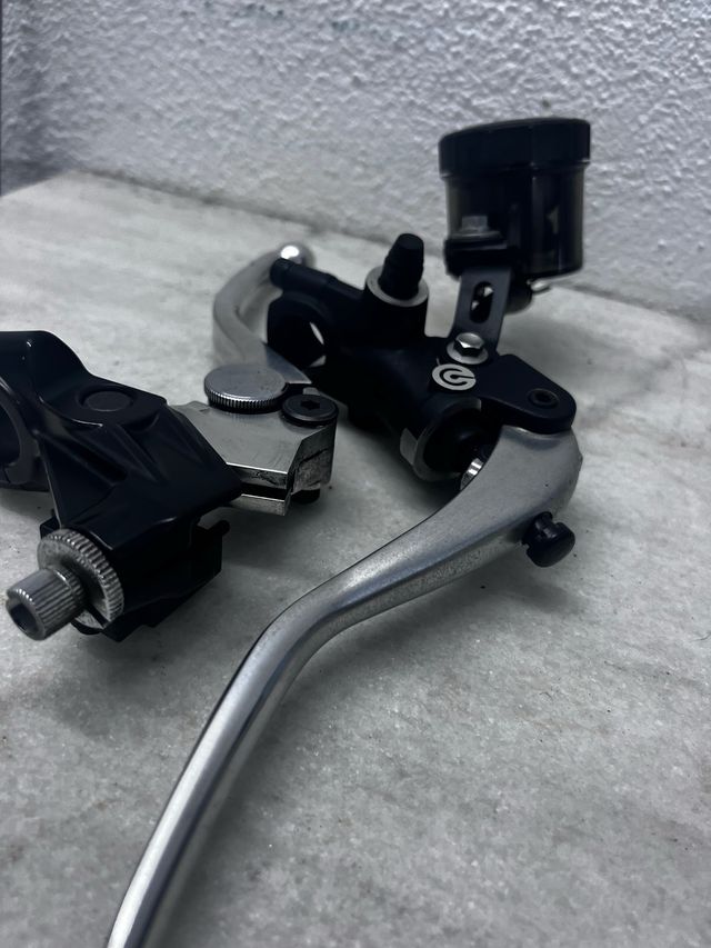 Bomba Brembo Delantera y Maneta Embrague