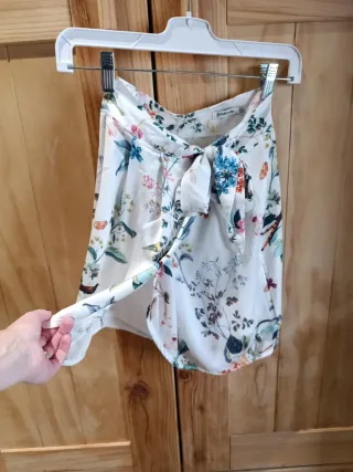 Falda corta Stradivarius floral XS