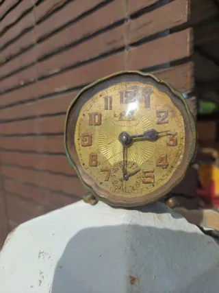 Despertador antiguo de mesa