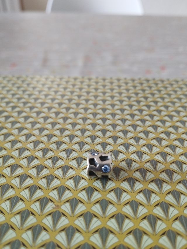 Charm Pandora con circonitas