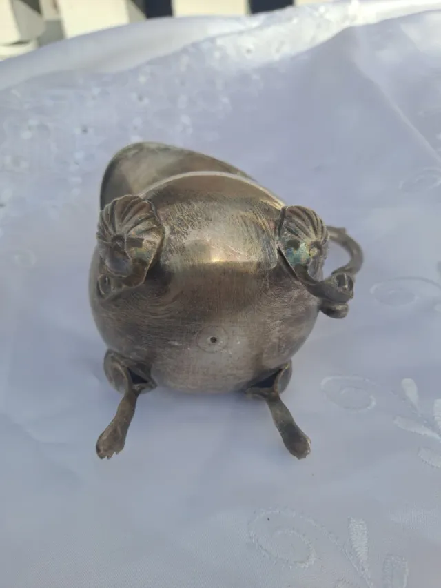 Jarra antigua decorativa pequeña